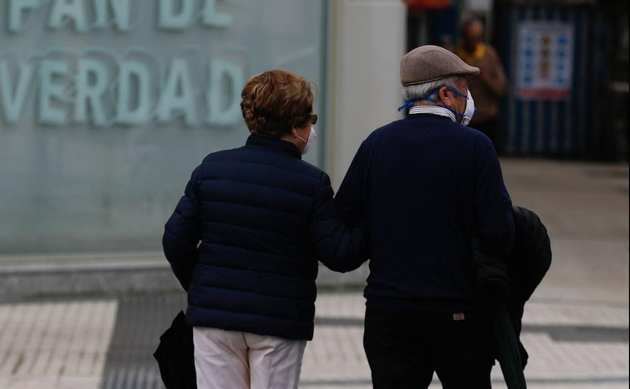 «Confinar sólo a los mayores de 70 años es una idea inhumana»