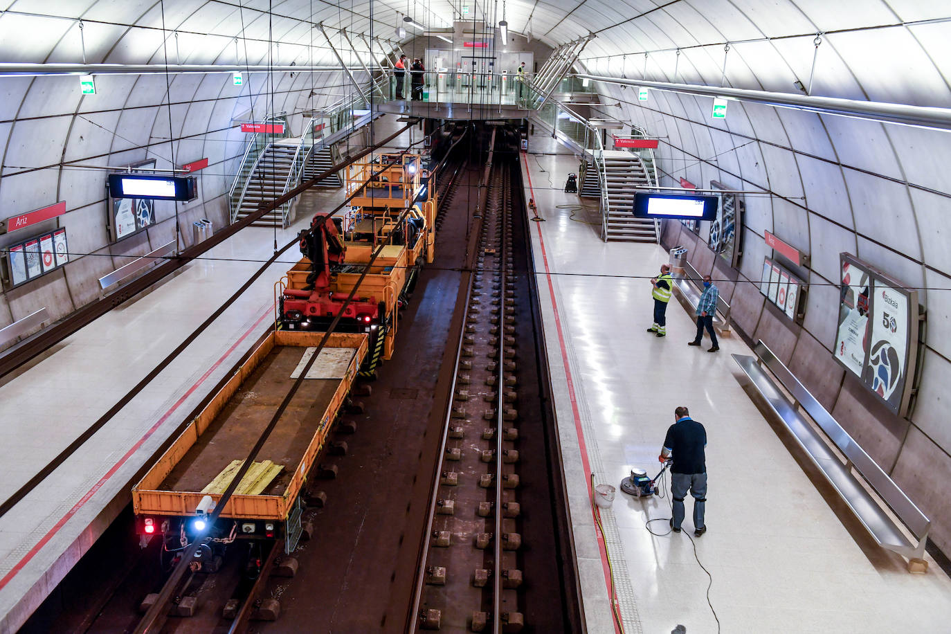 Fotos: Imágenes de la limpieza y desinfección del Metro Bilbao