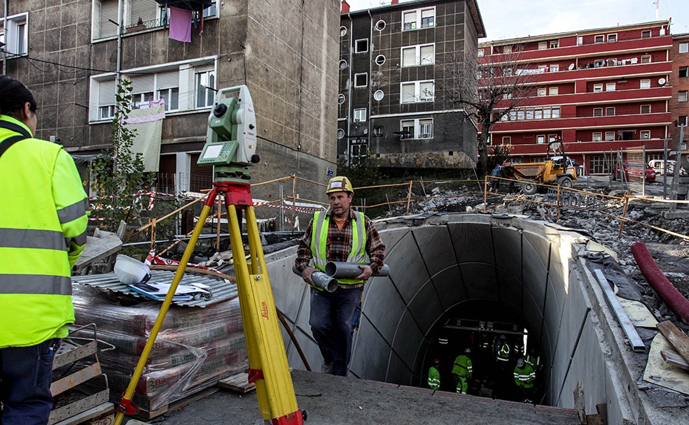 Vista de las obras de la estacion de metro de Basauri.