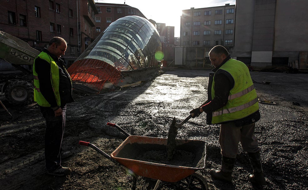 Vista de las obras de la estacion de metro de Basauri.
