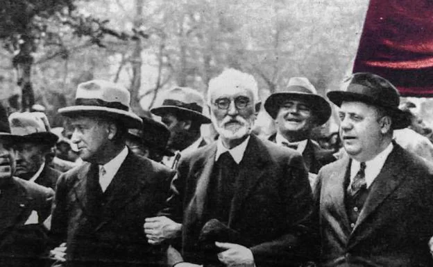 Miguel de Unamuno, durante la manifestación del 1 de mayo de 1931.