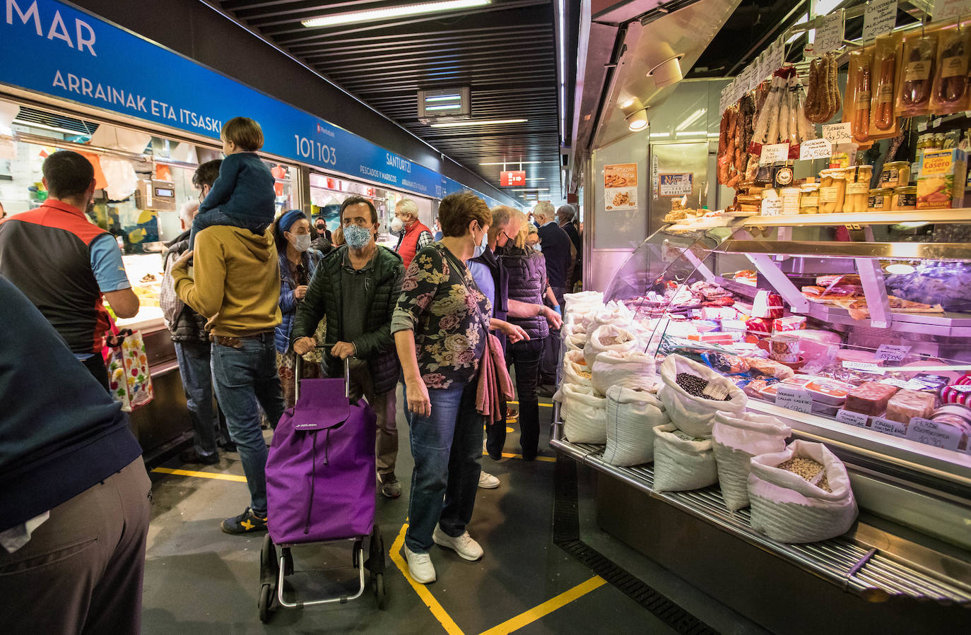 Fotos: Día de compras en Bilbao pese a la pandemia