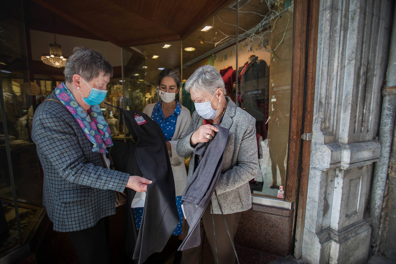 Fotos: Día de compras en Bilbao pese a la pandemia