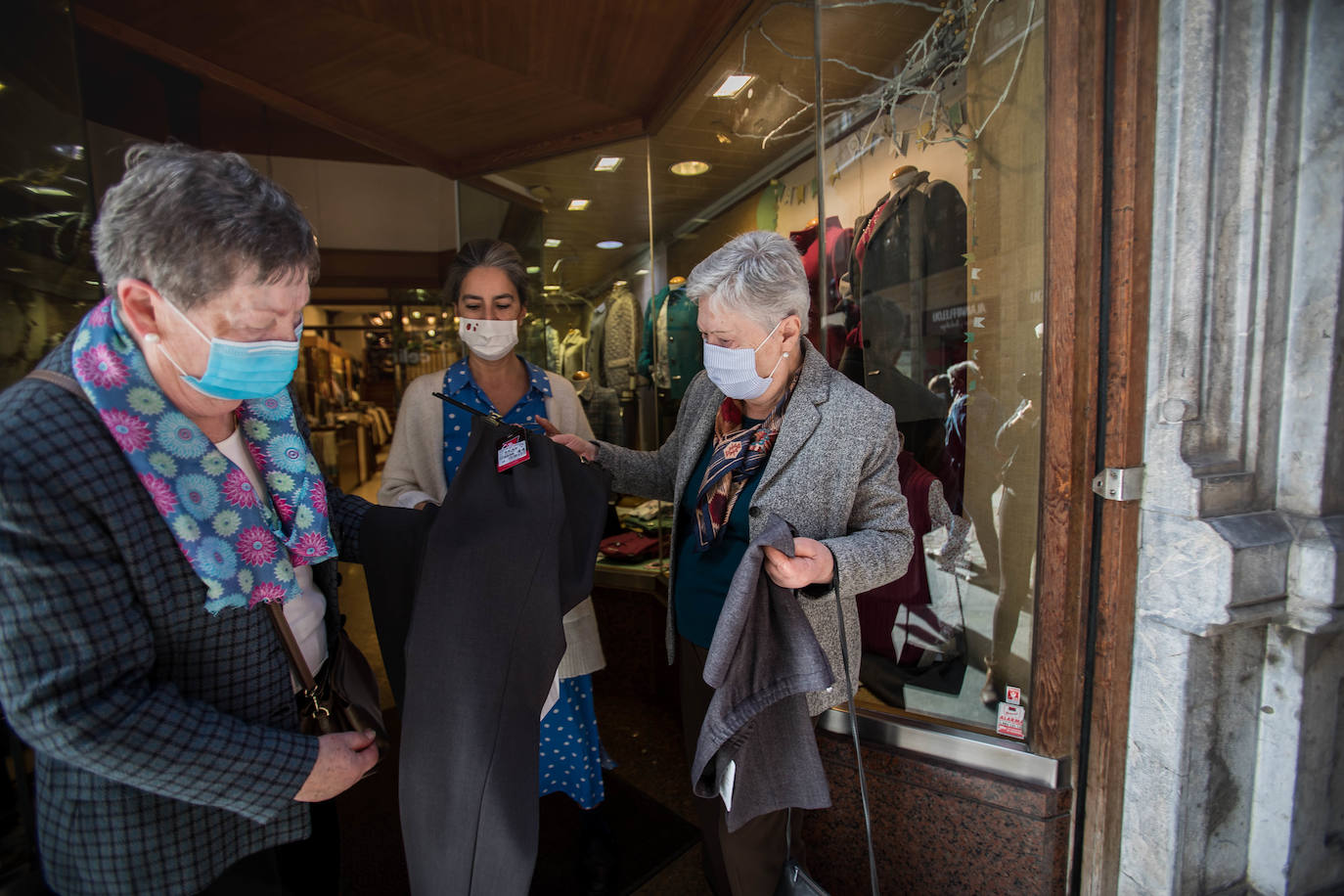 Fotos: Día de compras en Bilbao pese a la pandemia