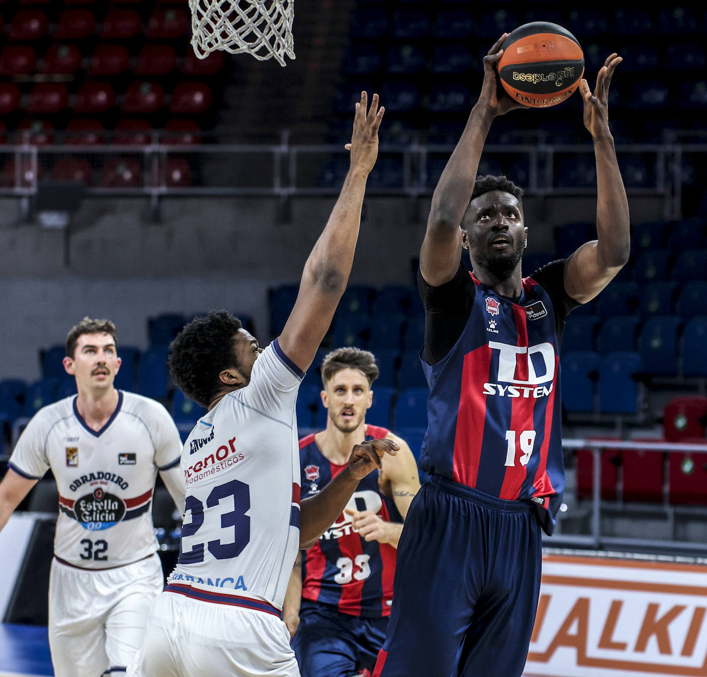 Fotos: Las mejores fotos del TD Systems Baskonia – Monbus Obradoiro