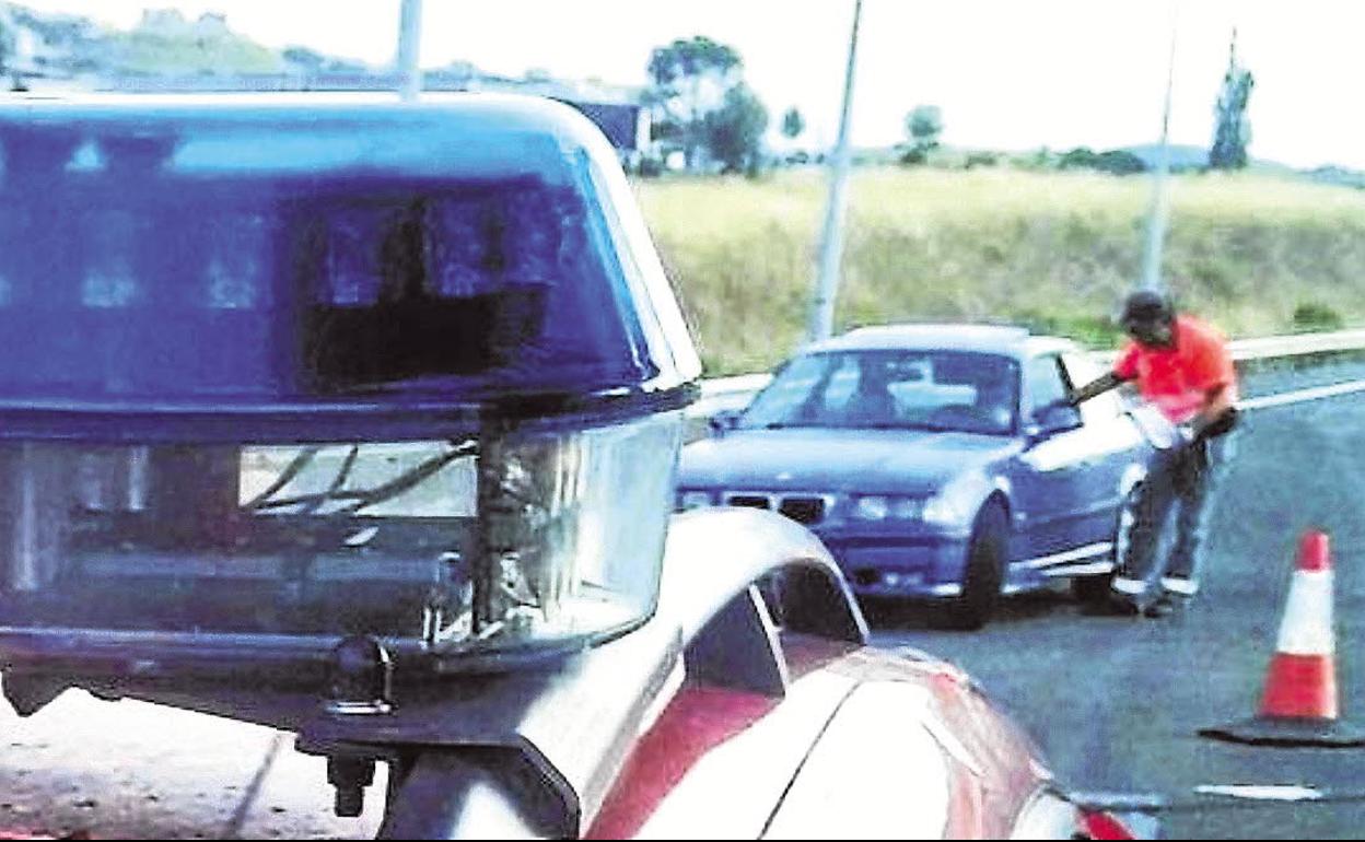 Un control de la Policía foral Navarra, el pasado verano en Irurzun. 