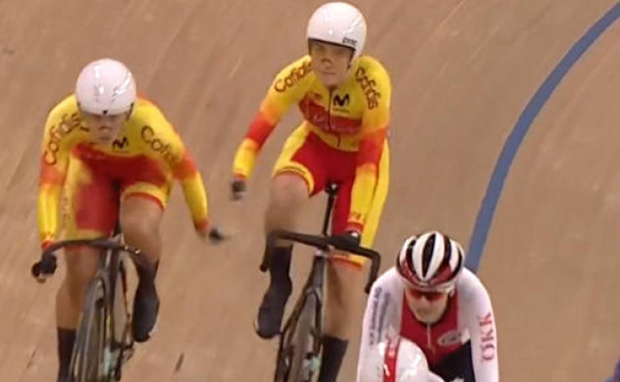 Tania Calvo, junto a su compañera en una prueba del Europeo. 