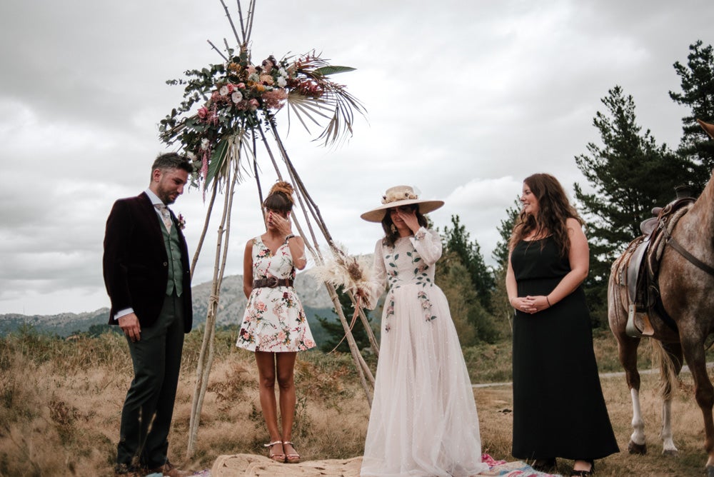 Fotos: La boda alternativa de Ismael (de «El conquistador del fin del mundo») e Iraia en el Valle de Arratia