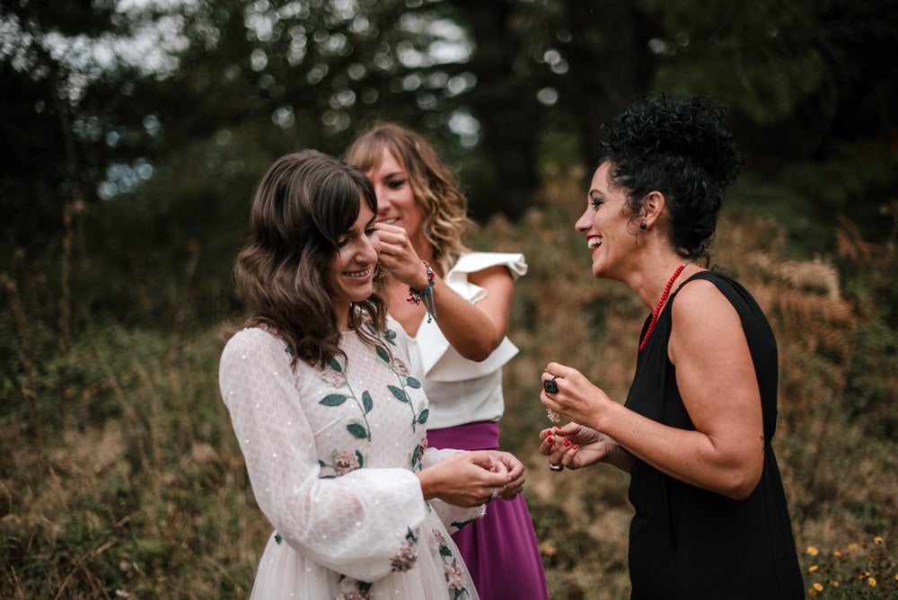 Fotos: La boda alternativa de Ismael (de «El conquistador del fin del mundo») e Iraia en el Valle de Arratia