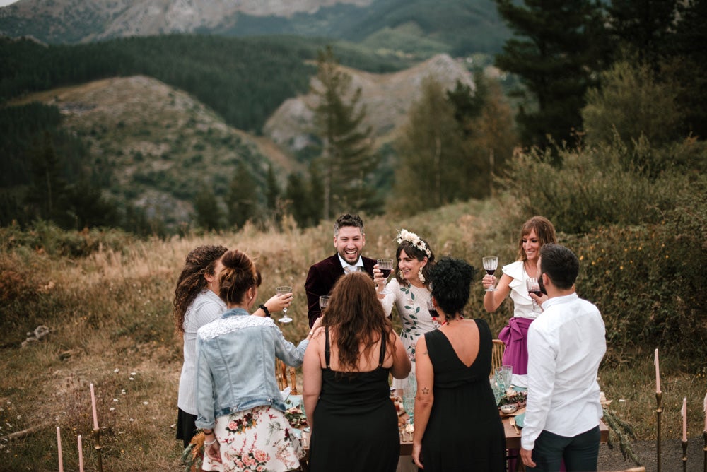 Fotos: La boda alternativa de Ismael (de «El conquistador del fin del mundo») e Iraia en el Valle de Arratia