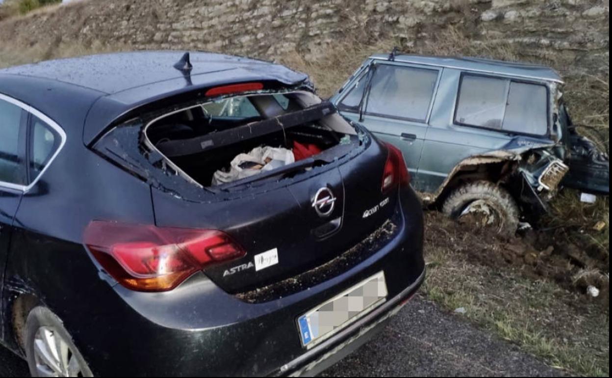 Estado en que quedaron los dos vehículos tras el accidente, ocurrido el pasado 2 de octubre. 