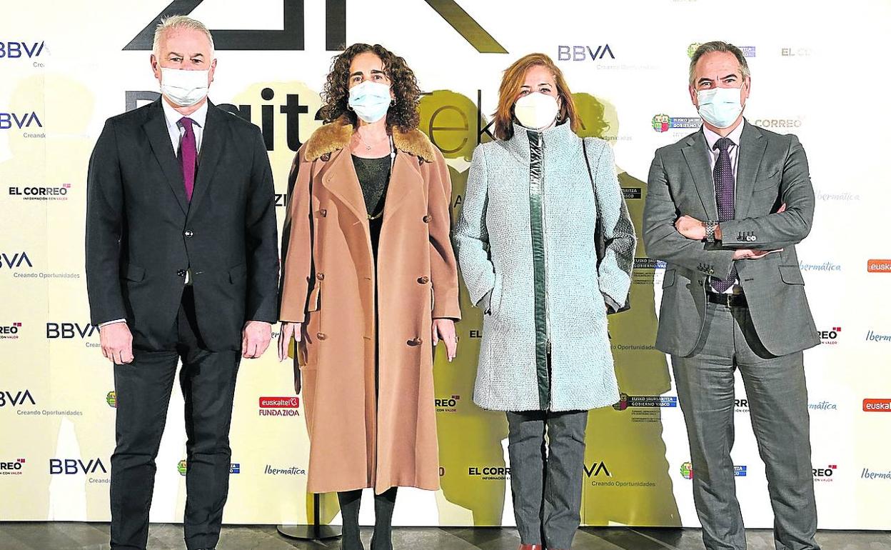 Francisco Javier Azpiazu, Ibone Bengoetxea, Carmen Manrique y Gonzalo Salcedo. 