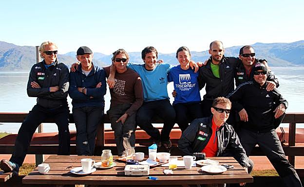 Alex Txikon bere kideekin Groenladiara 2012. urtean egininko espedizioan. 