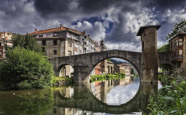 El puente sobre el Cadagua es el emblema de Balmaseda.