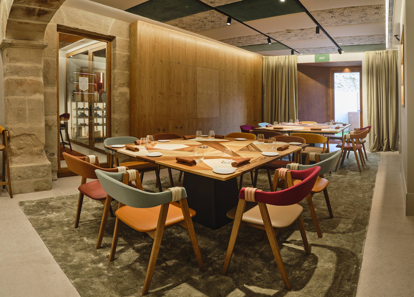 Una parte del restaurante 'Tierra y vino' sirve como sala de reuniones. En la carta hay presencia de la cocina vasca, pero también francesa, sin olvidar el ADN de la casa Edmond de Rothschild Heritage.