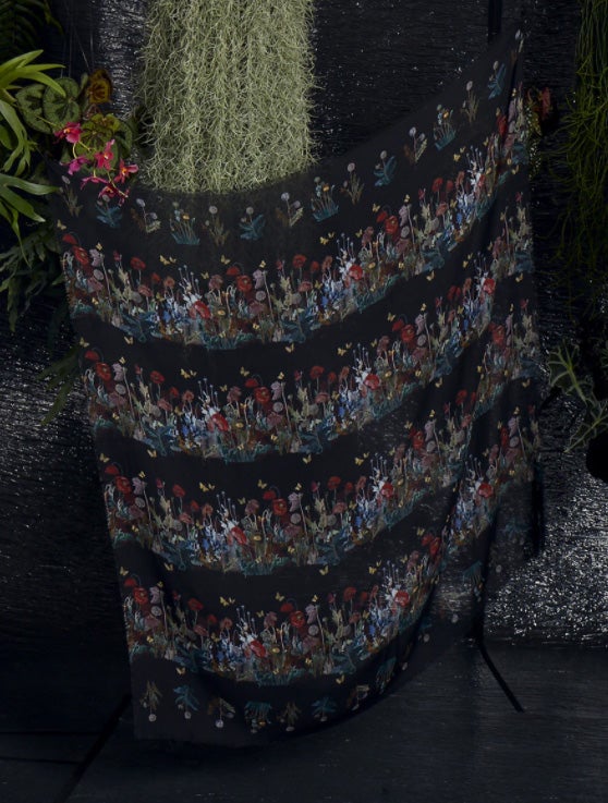 Fotos: El pack de la «Generación del 68» bilbaína: mascarillas con arte y pañuelos a juego