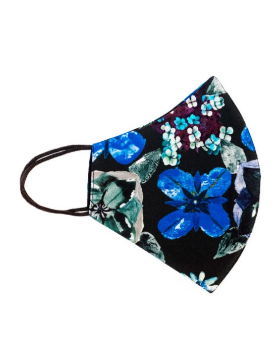 Fotos: El pack de la «Generación del 68» bilbaína: mascarillas con arte y pañuelos a juego