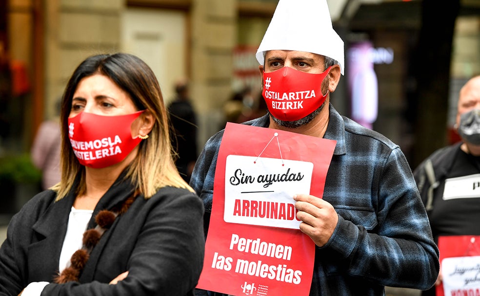 Fotos: Los hosteleros de manifiestan en Bilbao