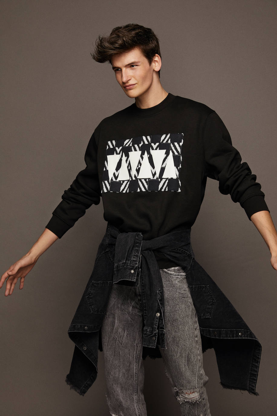 Fotos: Las sudaderas más originales del momento son vascas, cuestan menos de 60 euros y las firma Eder Aurre