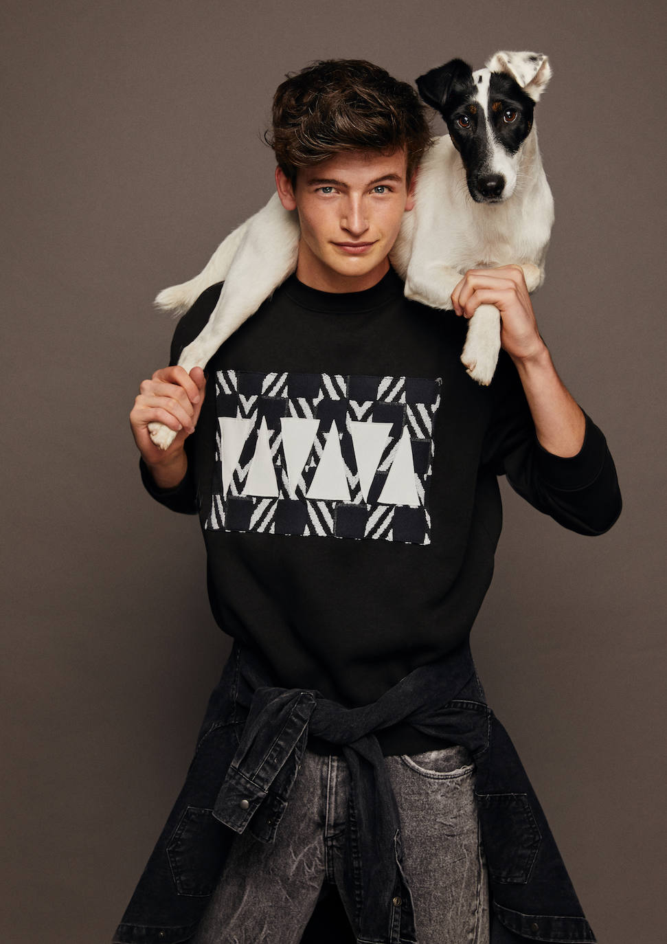 Fotos: Las sudaderas más originales del momento son vascas, cuestan menos de 60 euros y las firma Eder Aurre