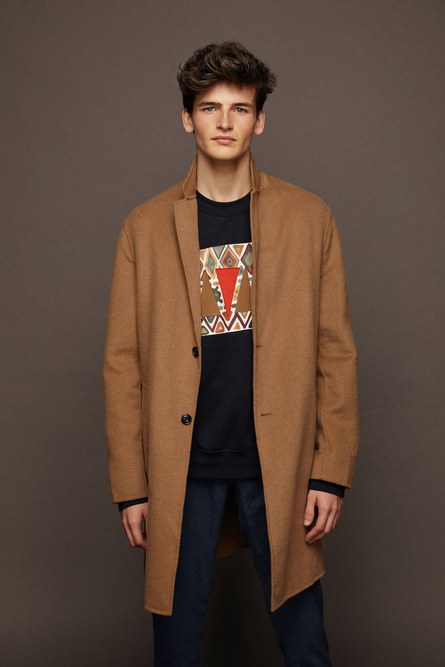 Fotos: Las sudaderas más originales del momento son vascas, cuestan menos de 60 euros y las firma Eder Aurre