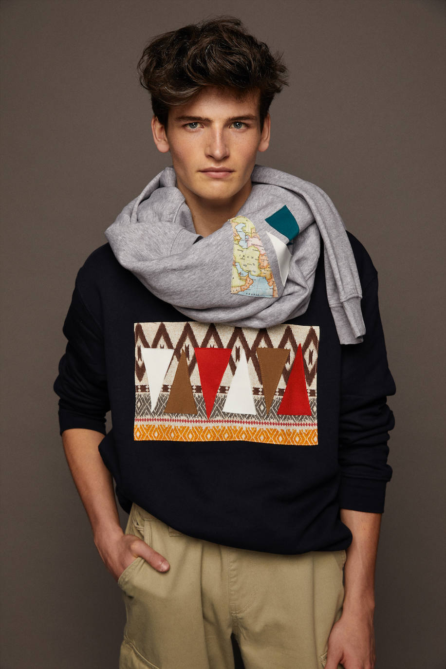 Fotos: Las sudaderas más originales del momento son vascas, cuestan menos de 60 euros y las firma Eder Aurre