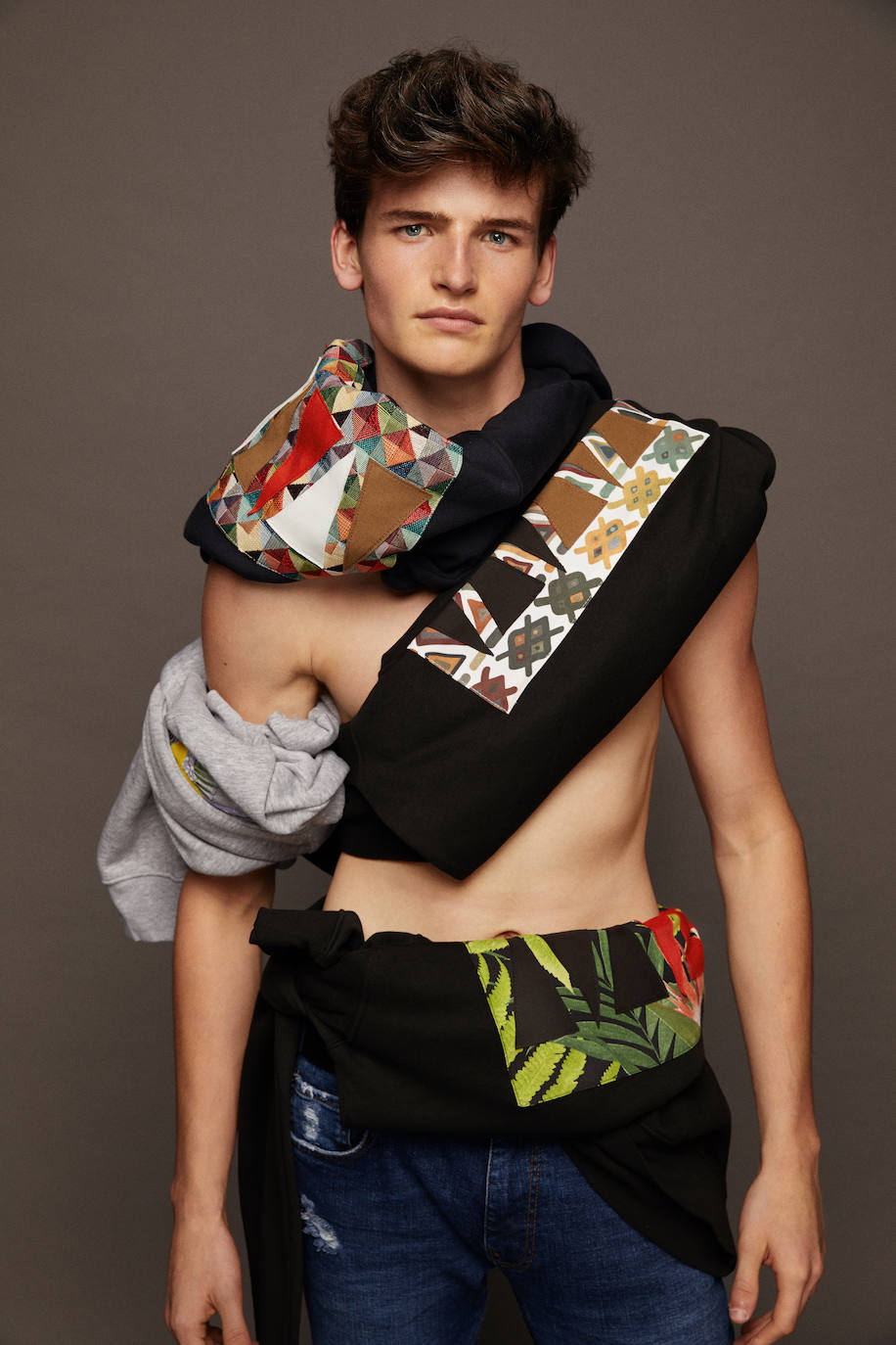 Fotos: Las sudaderas más originales del momento son vascas, cuestan menos de 60 euros y las firma Eder Aurre