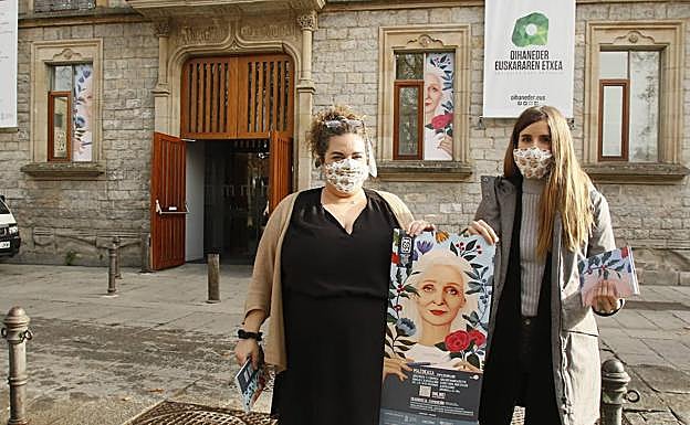 Marta Dehesa, directora de Mazoka, y Mercedes deBellard, autora del cartel de esta edición. 