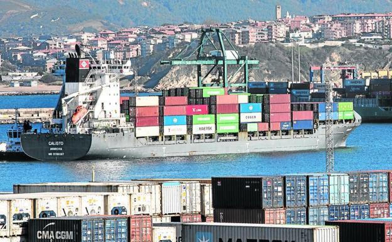 Los sindicatos de la estiba del Puerto de Bilbao aceptan la hoja de ruta del ministerio para negociar