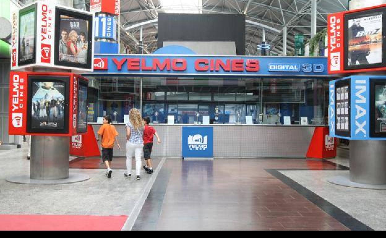Imagen de un cine Yelmo de otra ciudad. 