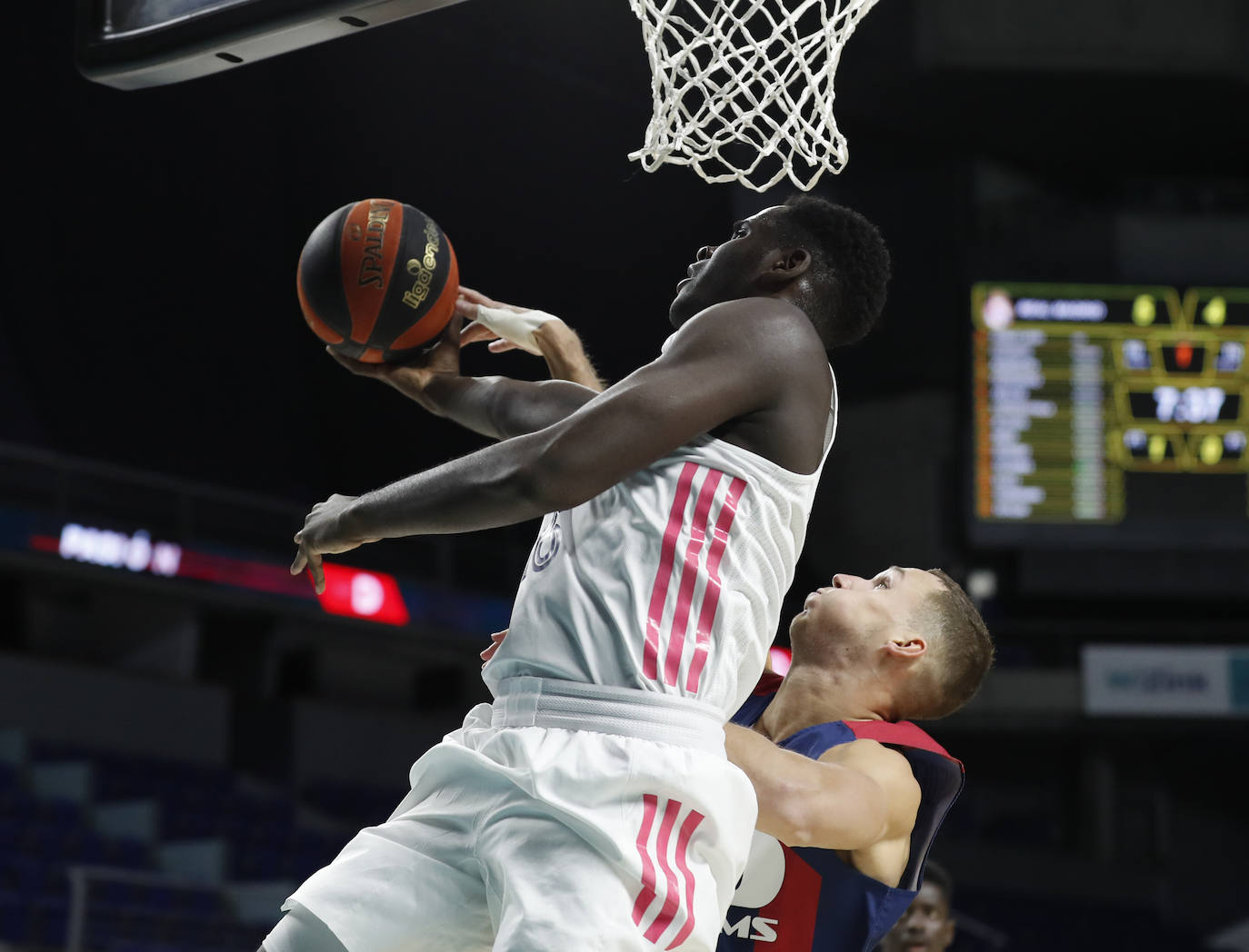 Fotos: Las imágenes del Real Madrid-Baskonia
