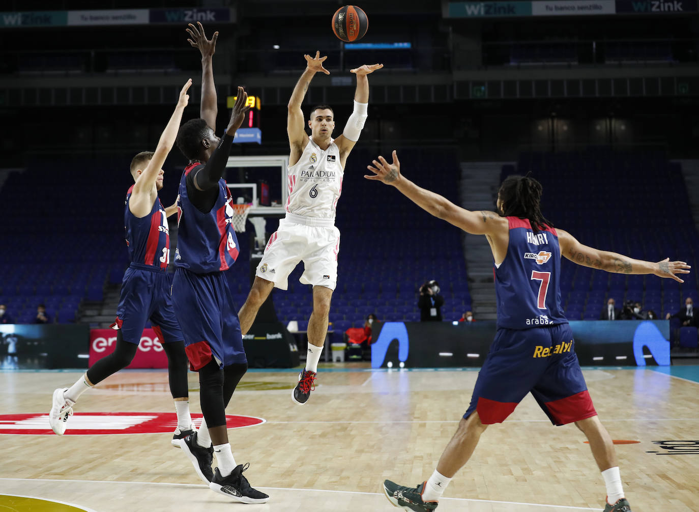 Fotos: Las imágenes del Real Madrid-Baskonia