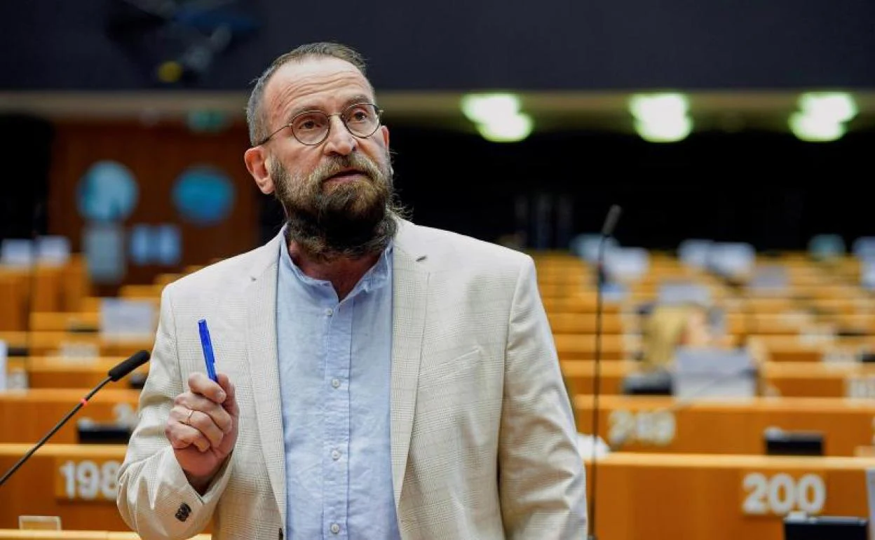 El eurodiputado hungaro József Szájer dimite y confiesa haber acudido a la  orgía | El Correo