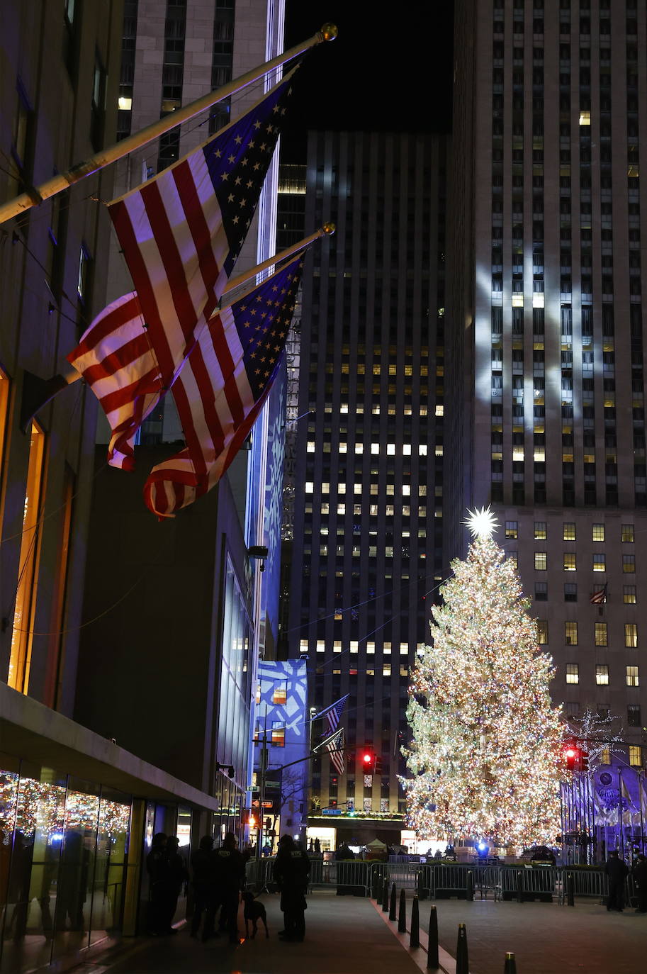 Fotos: Nueva York inaugura la Navidad con el encendido del árbol de Rockefeller