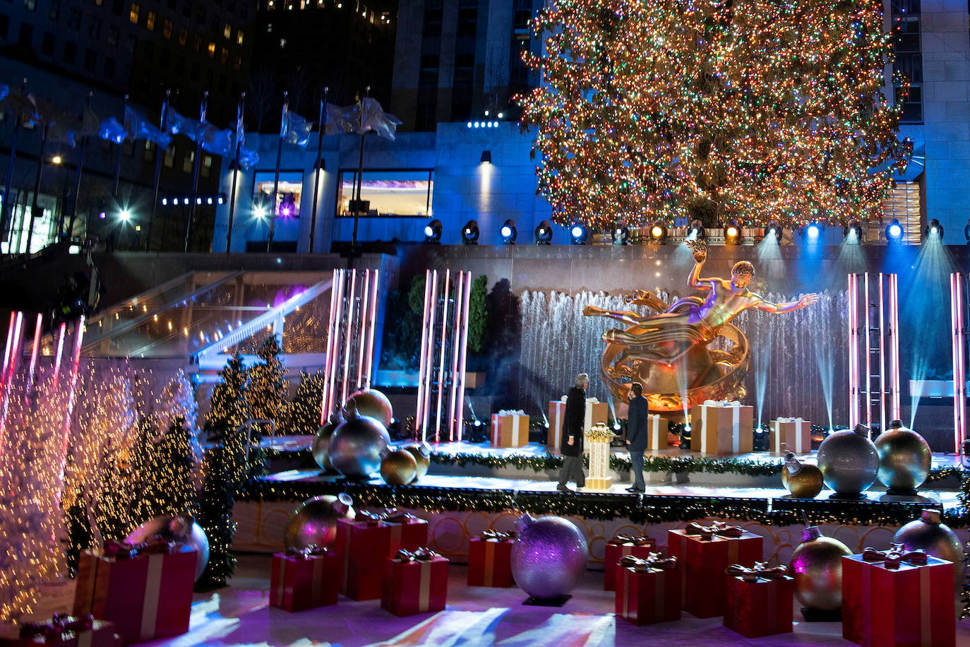 Fotos: Nueva York inaugura la Navidad con el encendido del árbol de Rockefeller