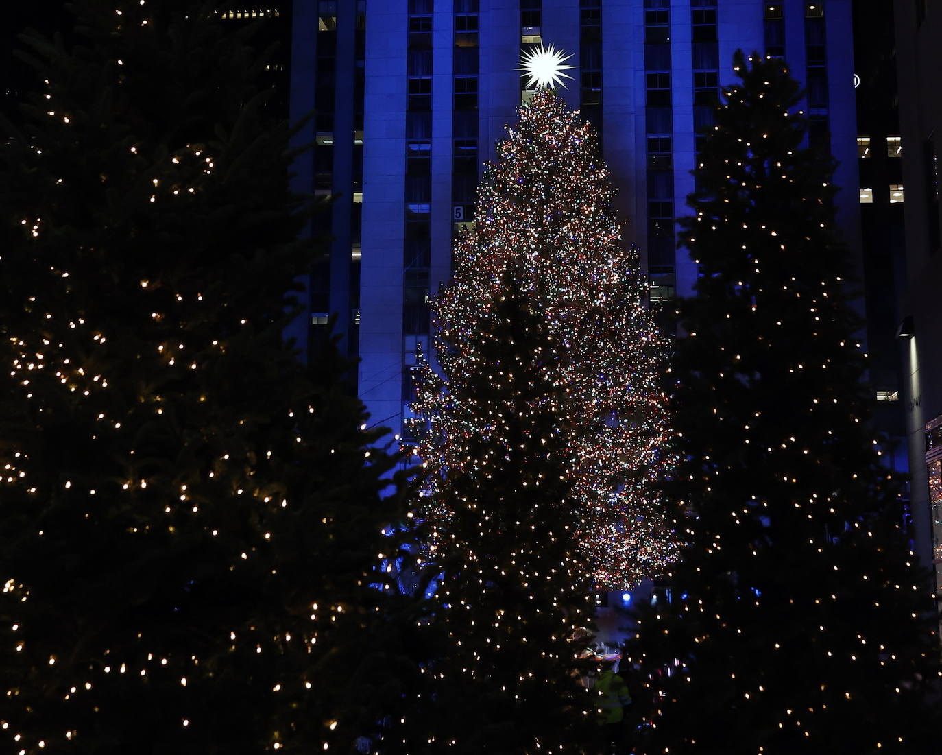Fotos: Nueva York inaugura la Navidad con el encendido del árbol de Rockefeller
