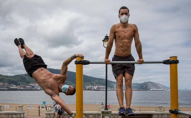 La OMS desaconseja ahora el uso de la mascarilla durante la práctica del deporte