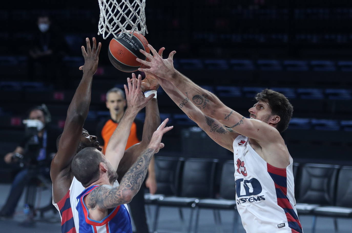 Fotos: Las imágenes del Efes-Baskonia