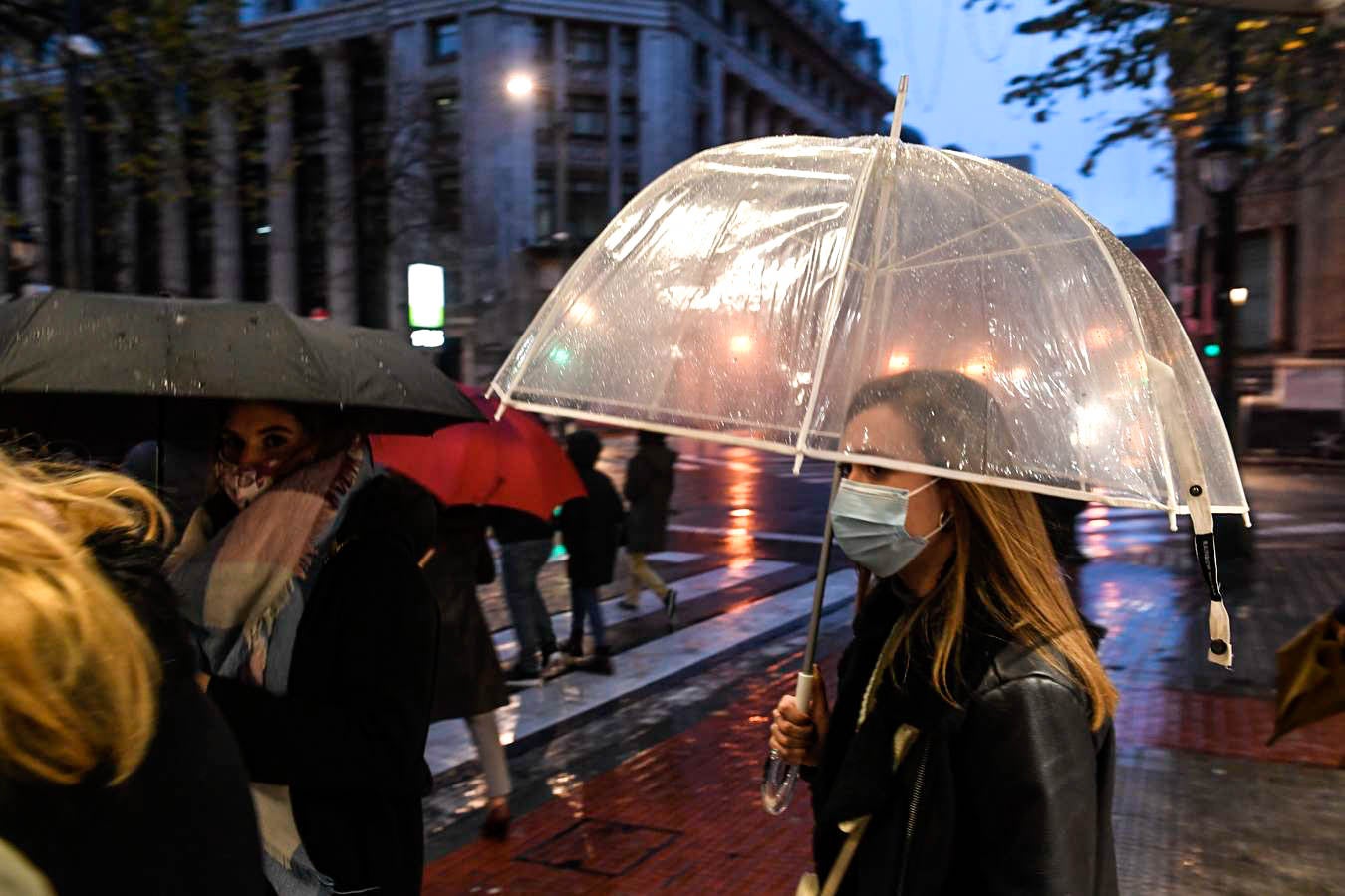 Fotos: Colas en los mercados y plazas de Bilbao