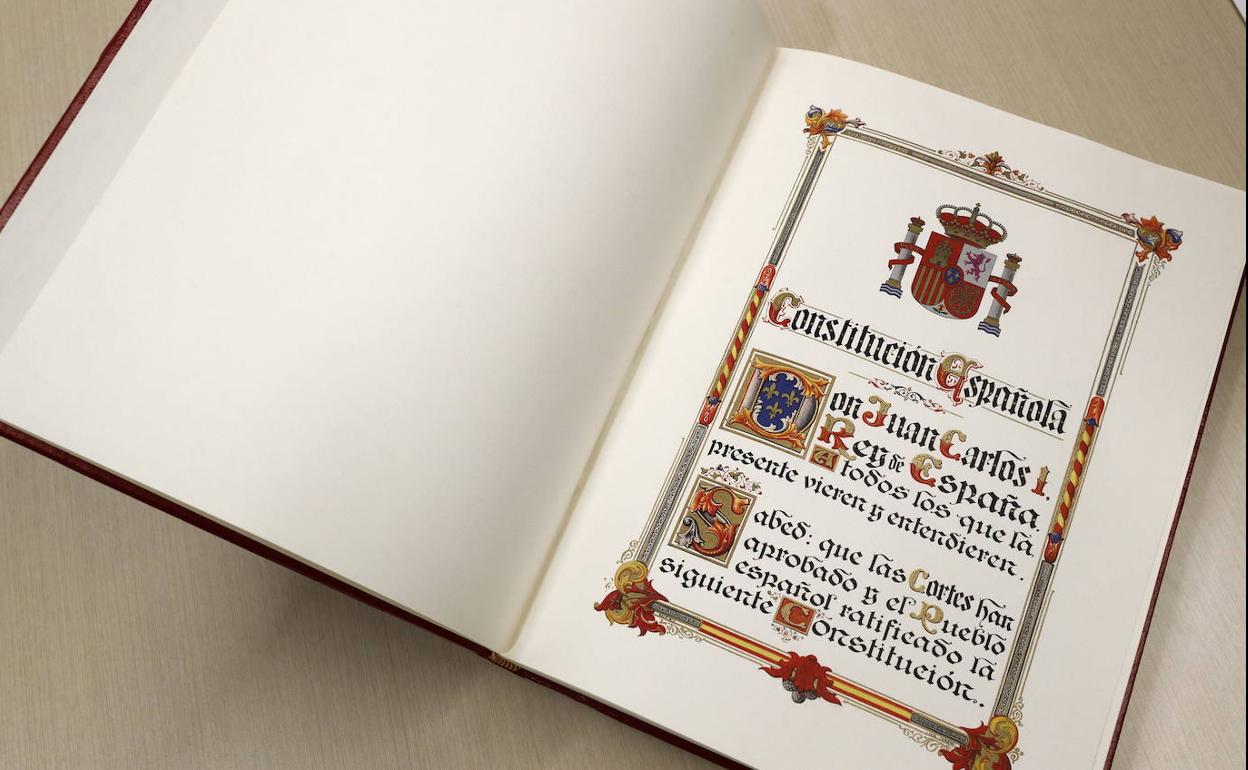 Aniversario de la Constitución y crisis política