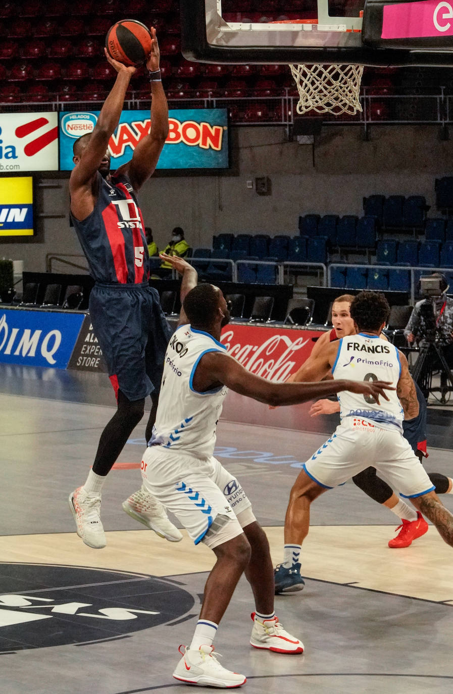 Fotos: TD Systems Baskonia - Gipuzkoa Basket, en imágenes