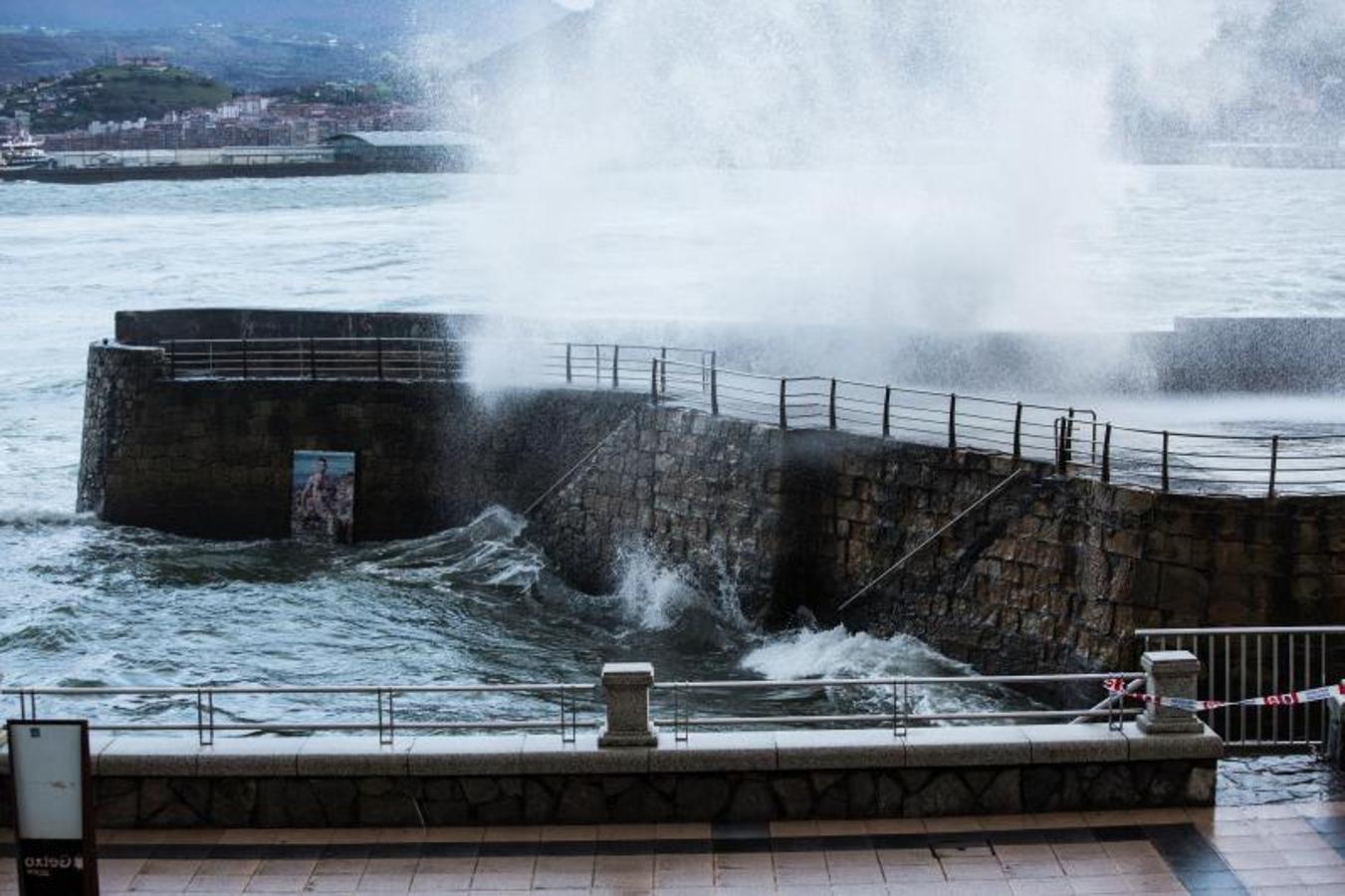 Fotos: Viento, nieve y frío en un domingo desapacible