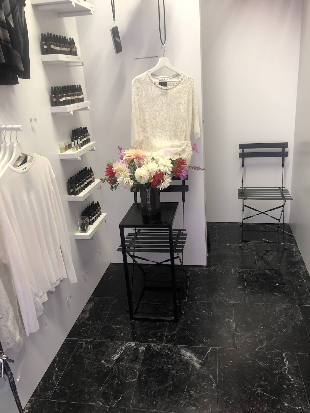 Fotos: Prendas únicas y perfumes a la carta en la tienda de autor más pequeña de Bilbao