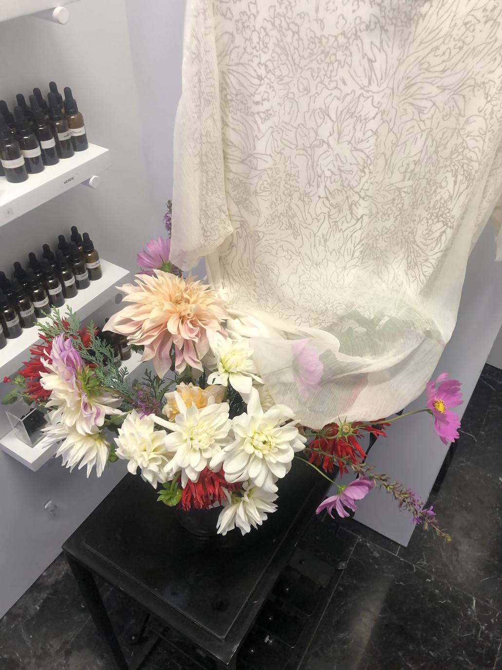 Fotos: Prendas únicas y perfumes a la carta en la tienda de autor más pequeña de Bilbao