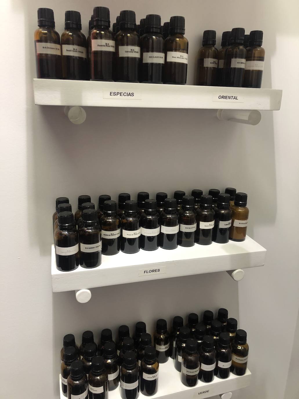 Fotos: Prendas únicas y perfumes a la carta en la tienda de autor más pequeña de Bilbao