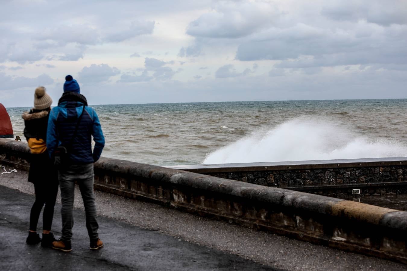 Fuerte oleaje en el puerto de Lekeitio.