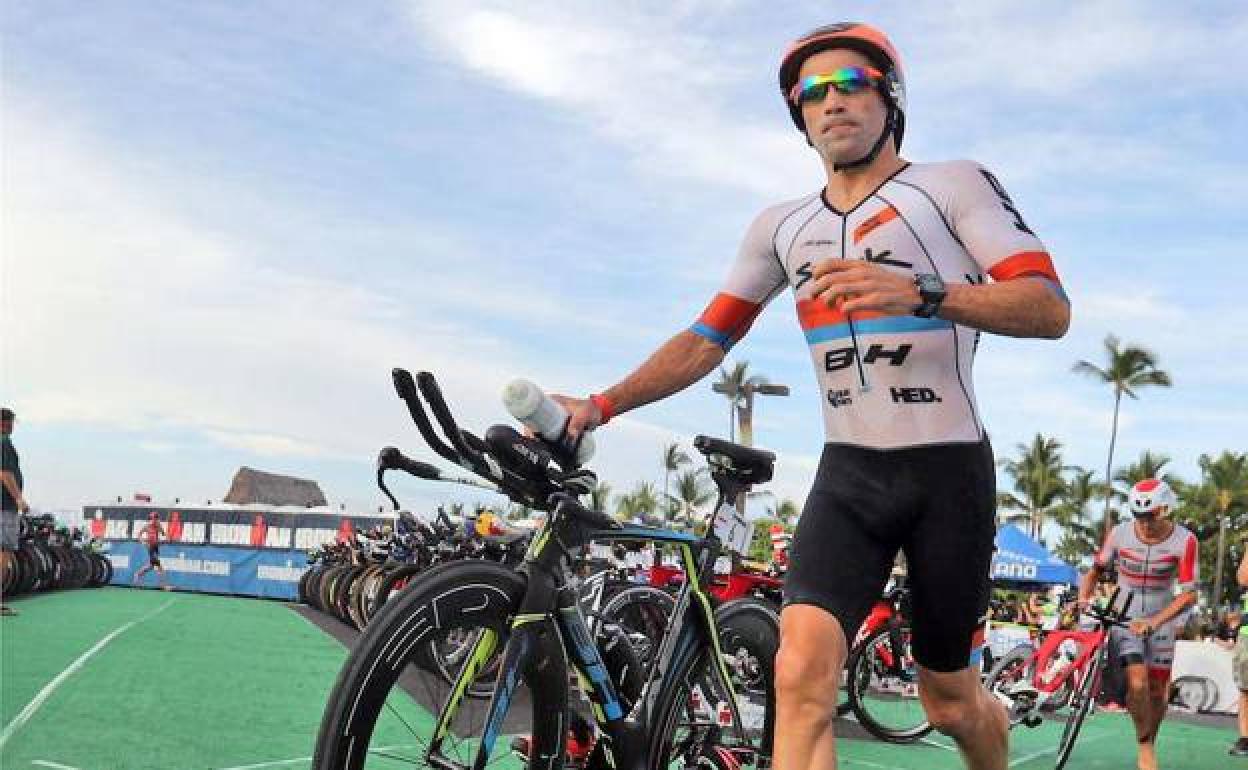 Eneko Llanos, durante su partipación en el Ironman de Hawai de 2016.