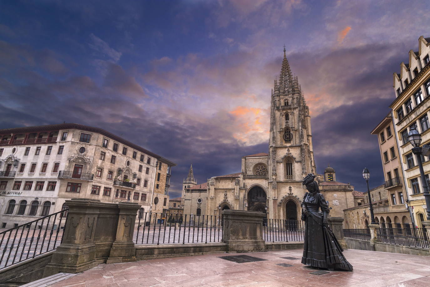 Plaza de la Catedral (Oviedo, Asturias) 