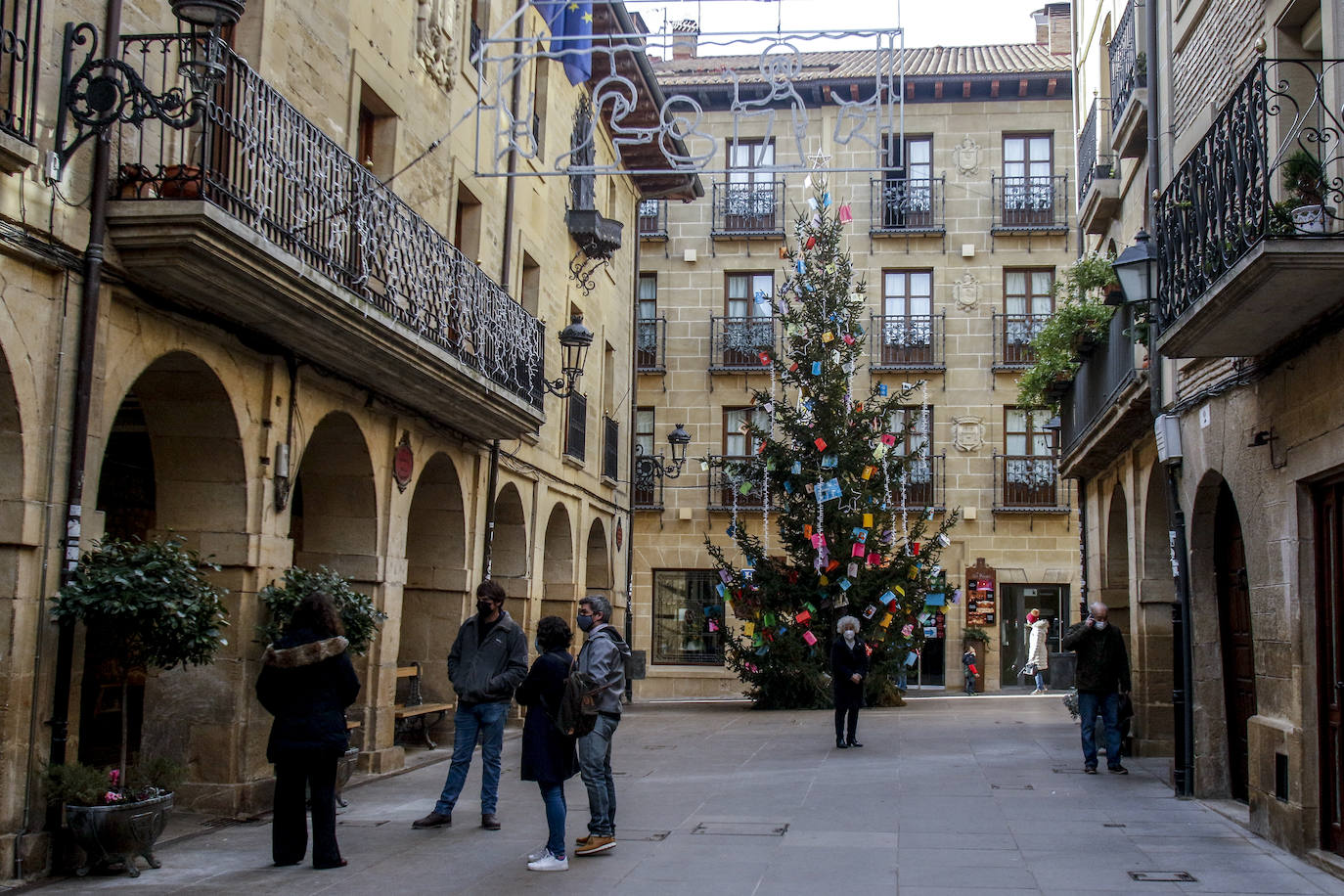 En Laguardia también han aprovechado vecinos y visitantes para disfrutar de las terrazas y de los paseos por la localidad. 