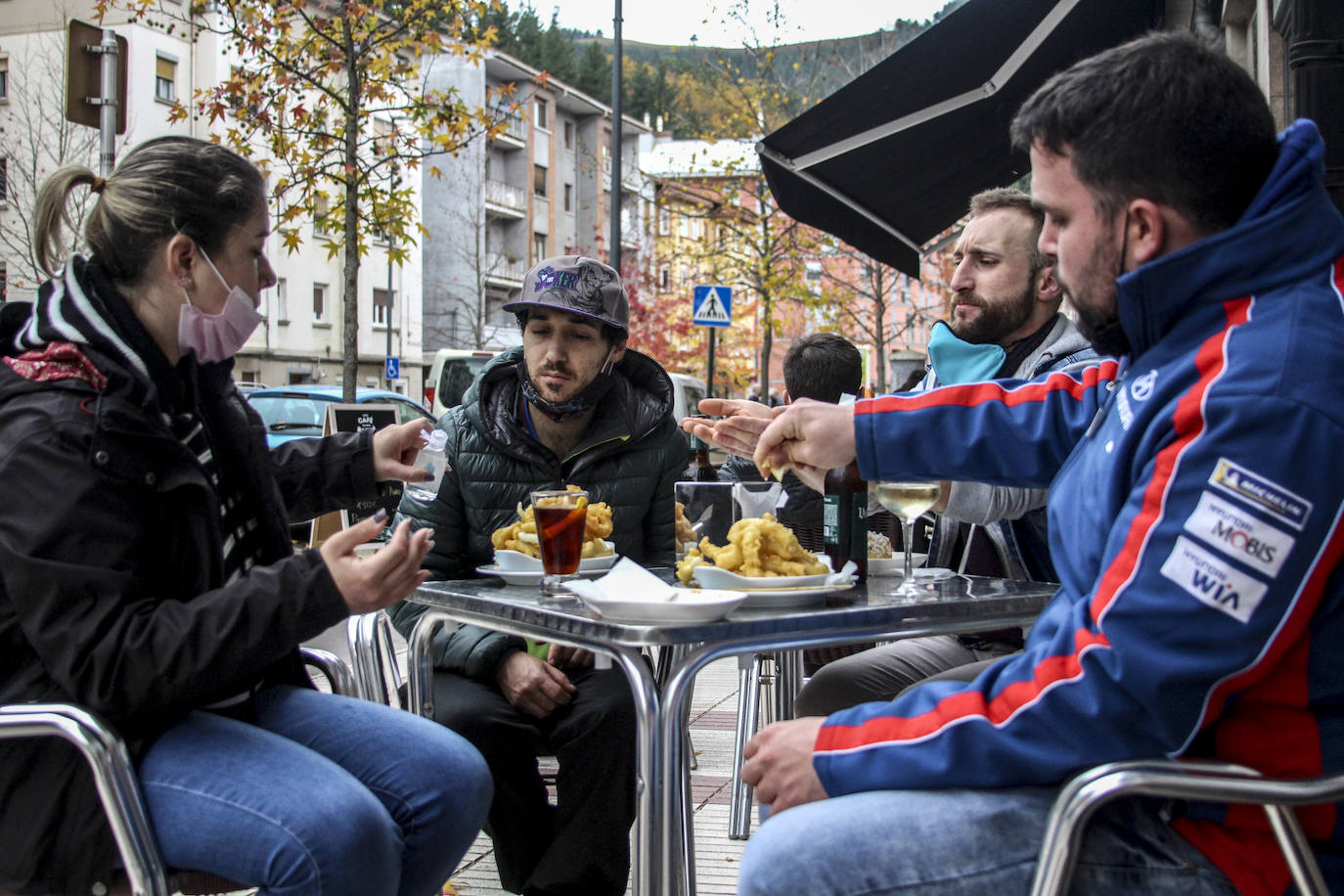Llodio ha recuperado ambiente gracias a la apertura de la hostelería.